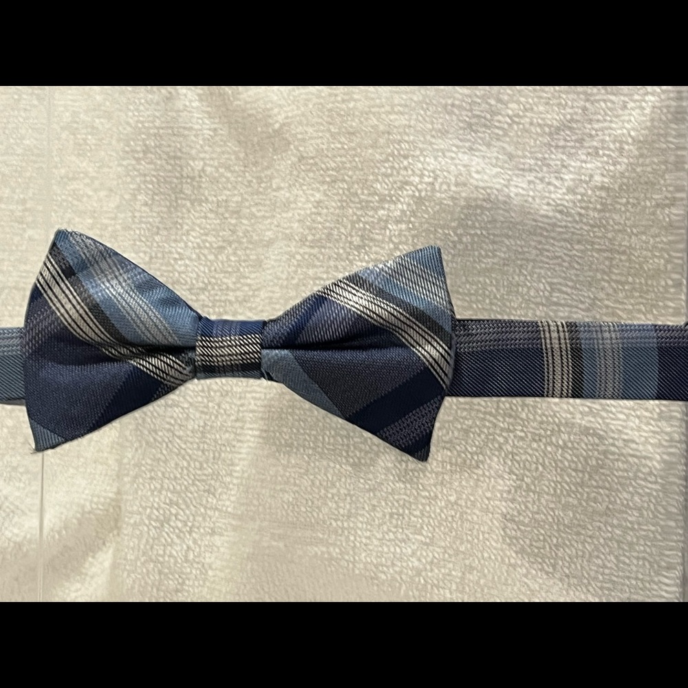 Made Cam Newton pre-tied adjustable bow tie. Great condition!
